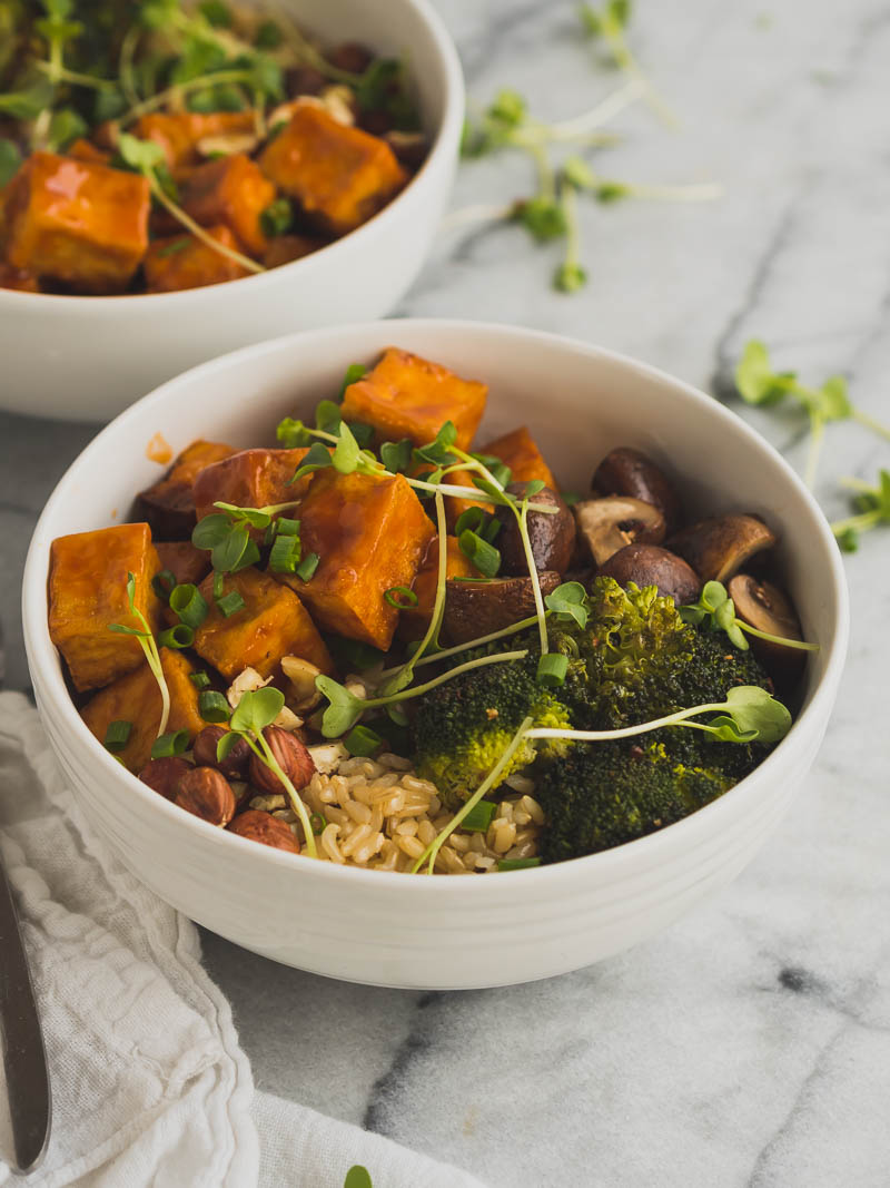 Vegan Red Pepper Tofu Bowl | The Kitchen Paper
